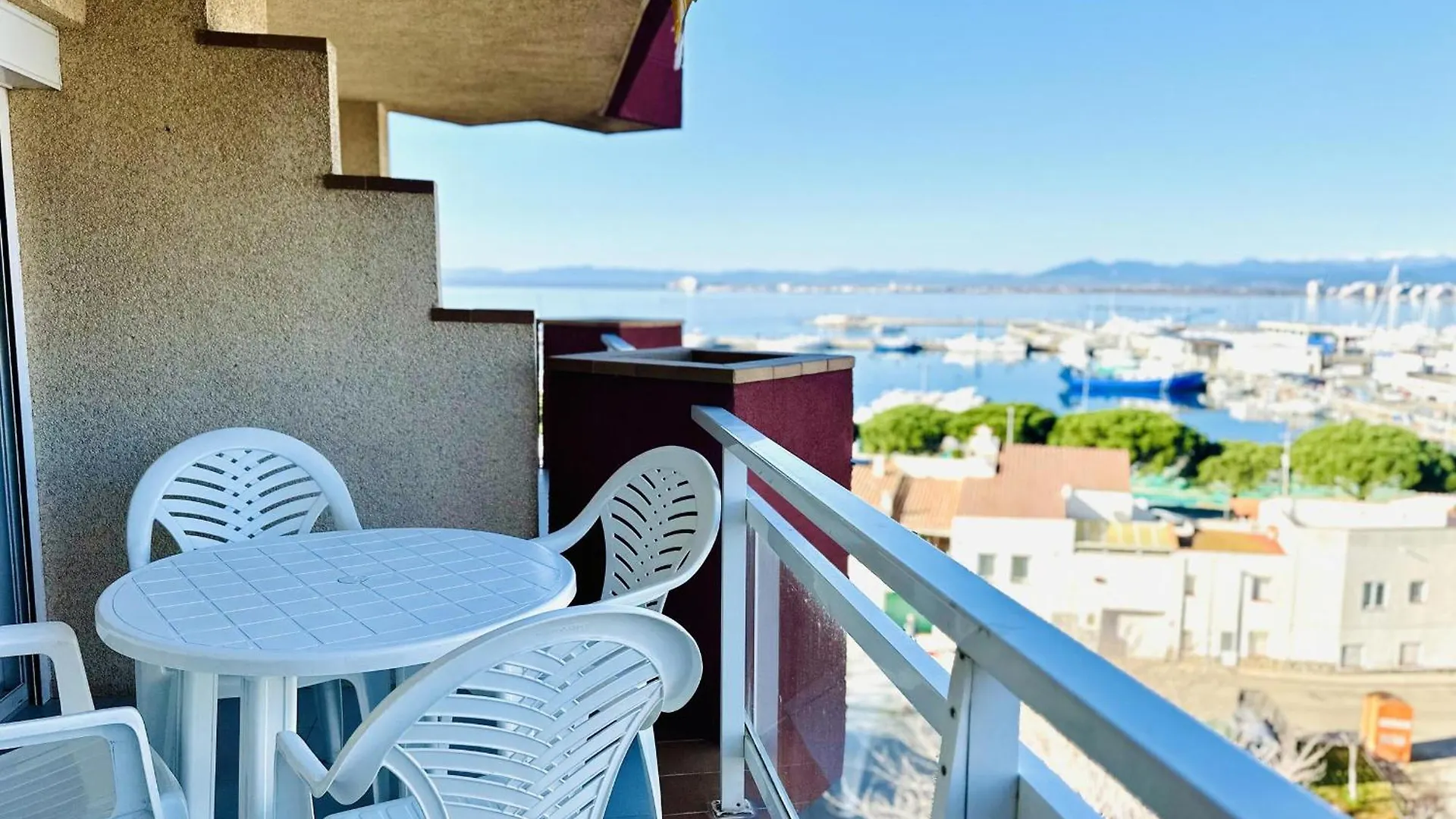 2179 Rocmar 7 4-B, Excelente Situacion Frente Al Puerto Pesquero Y Con Vista A La Bahia. Gran Terraza. Gran Parking Publico Delante. - Es-258-54 Apartment Roses